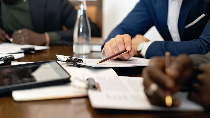 Banki oraz inne instytucje finansowe oferują różnorodne kredyty, które mogą pomóc w zaspokojeniu różnych potrzeb finansowych tych firm.