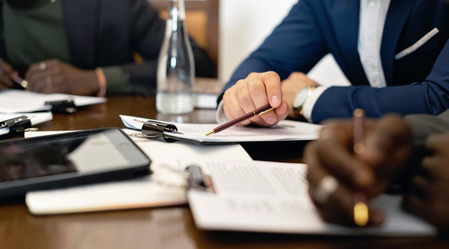 Banki oraz inne instytucje finansowe oferują różnorodne kredyty, które mogą pomóc w zaspokojeniu różnych potrzeb finansowych tych firm.