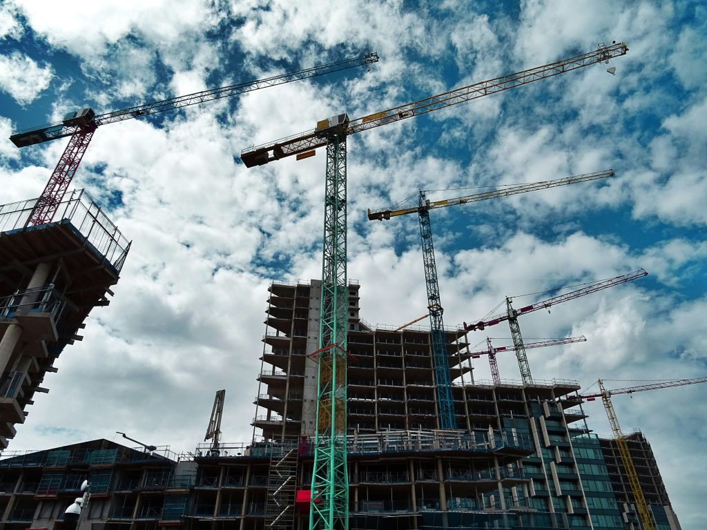 Kredyt deweloperski. Kredyt deweloperski jest przeznaczony dla firm działających w branży nieruchomości.